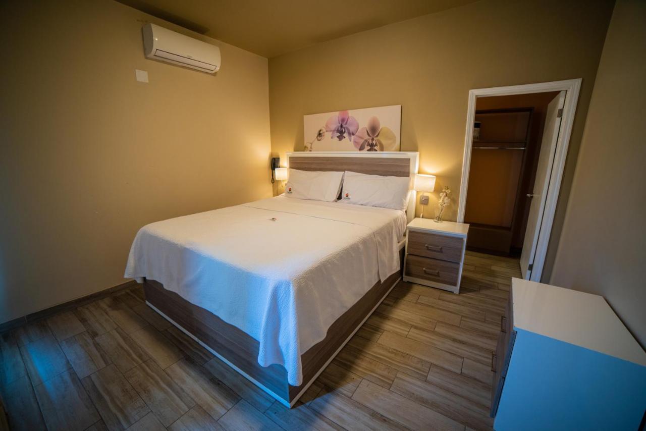 Hotel California Comfort & 3*